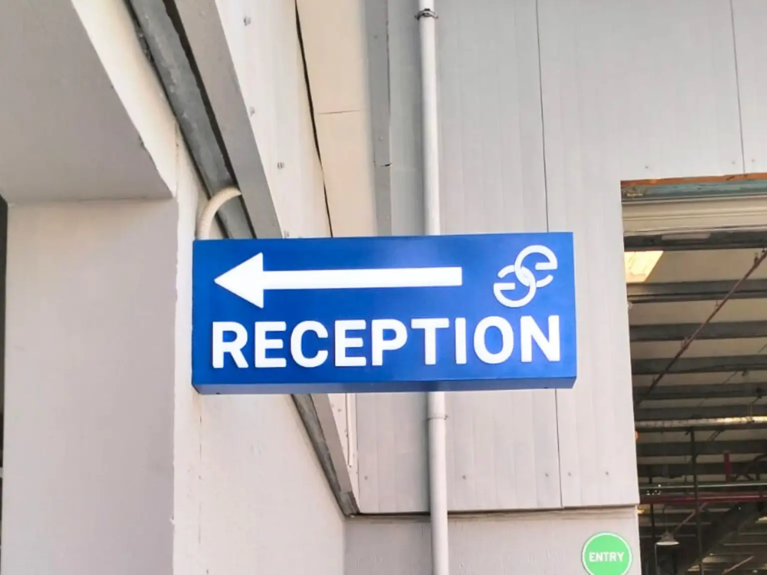 directional signage in dubai
